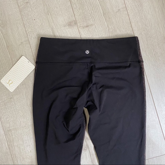 NWT Lululemon Wunder Unders RARE 3D Print - Picture 5 of 7